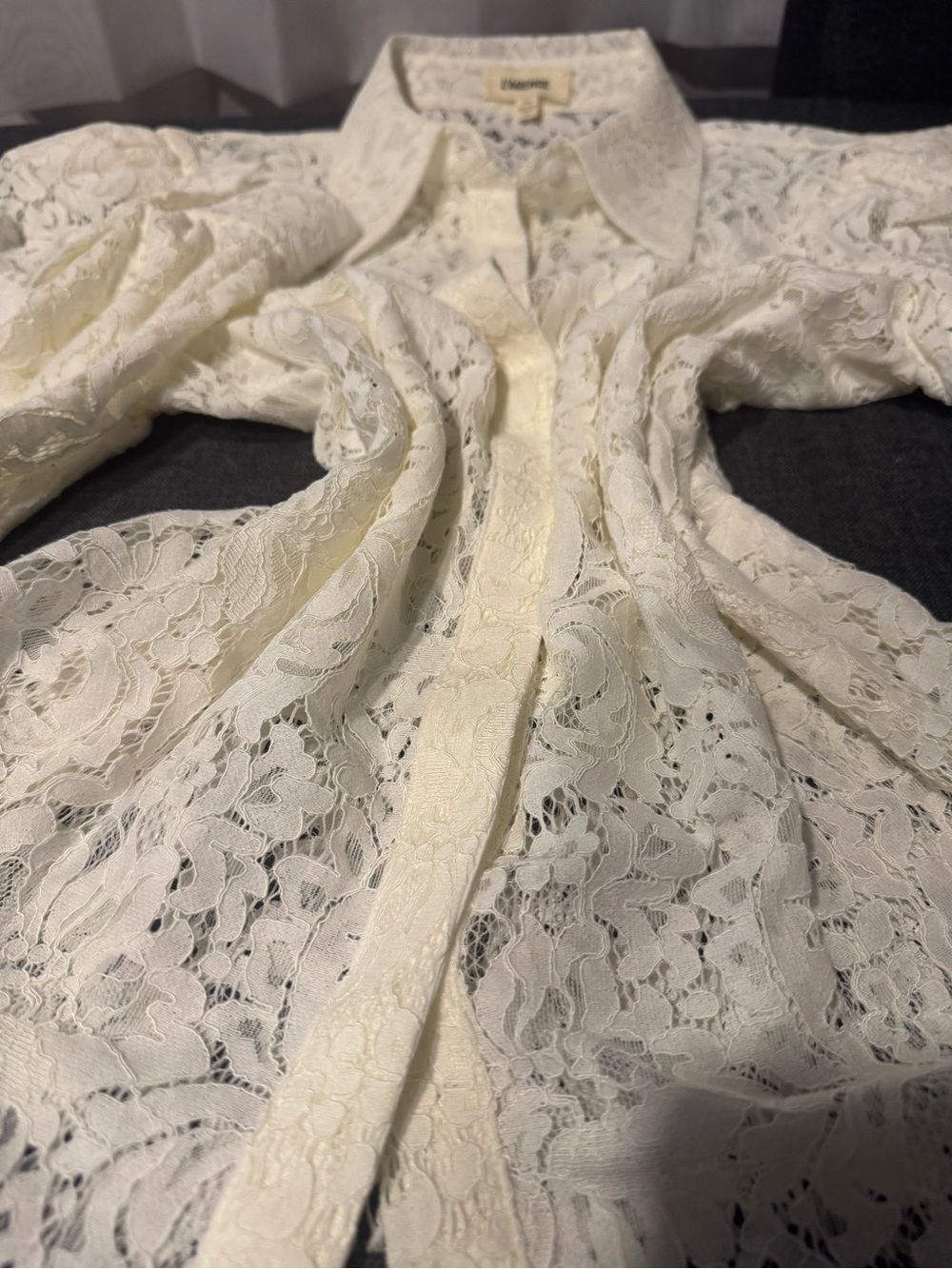 L'AGENCE White Lace Button-Front Collared Blouse - Picture 3 of 4